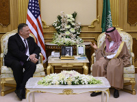 Americký minister zahraničných vecí Mike Pompeo sa stretol so saudskoarabským kráľom Salmánom.