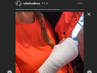 Nela Slováková si na snowboarde zranila ruku. Zo sanitky však ešte zvládla poslať fanúšikom fotku.