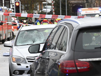 Auto vrazilo do davu ľudí v nemeckom meste Volksmarsen neďaleko Kasselu v Nemecku