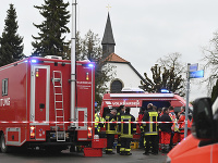 Auto vrazilo do davu ľudí v nemeckom meste Volksmarsen neďaleko Kasselu v Nemecku