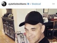 Robbie Williams sa takto raduje z malého synčeka.