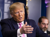 Donald Trump na tlačovej konferencii o koronavíruse Donald Trump na tlačovej konferencii o koronavíruse