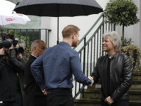 Princ Harry a Jon Bon Jovi sa takto zvítali. 