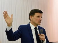 Na snímke líder KDH Alojz Hlina prijal výsledok volieb