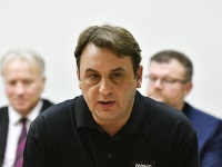 Róbert Bozalka (v popredí) Róbert Bozalka (v popredí)
