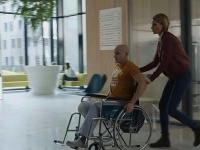 Zuzana Kanócz svojho kolegu nechtiac zhodila z invalidného vozíka.