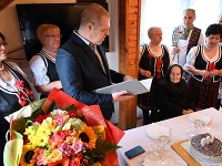 Okrúhleho životného jubilea, sto rokov, sa dožila v piatok 6.marca Júlia Segediová (na snímke) v obci Michaľany v okrese Trebišov.