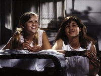 Reese Witherspoon (naľavo) ako 15-ročná