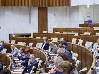 Tretia schôdza v parlamente, rozhoduje sa aj o zákone sledovania mobilov v kontexte koronavírusu. Tretia schôdza v parlamente, rozhoduje sa aj o zákone sledovania mobilov v kontexte koronavírusu.