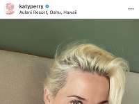 Katy Perry sa v izolácii mení na obyčajnú ženu. Avšak vďaka tehotenským hormónom i tak žiari. 
