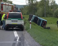 Prevrátený autobus