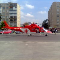 Zraneného SBS-kára previezol do nemocnice vrtuľník.