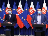 Premiér Igor Matovič s hlavným hygienikom po prerušení zasadnutia krízového štábu Premiér Igor Matovič s hlavným hygienikom po prerušení zasadnutia krízového štábu