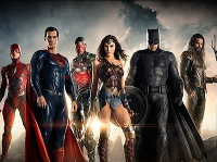 Herec Ezra Miller si zahral napríklad Flasha v DC komiksovke Justice League. Herec Ezra Miller si zahral napríklad Flasha v DC komiksovke Justice League.