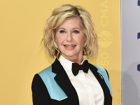 Olivia Newton-John dala svojim fanúšikom za príklad Českú republiku. Olivia Newton-John dala svojim fanúšikom za príklad Českú republiku.