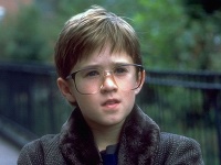 Chlapčeka zo Šiesteho zmyslu už nespoznáte: Toto s ním urobilo uplynulých 20 rokov