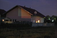 12. mája 2010: V časti domu, ktorá patrí Žitnému, je stále zhasnuté. Nevidno žiadne známky pohybu.