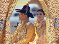 Thajský kráľ Ráma X. poňal karanténu po svojom.