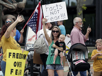 Protesty proti opatreniam na Floride