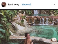 Halsey sa s fanúšikmi podelila o fotku, na ktorej je nahá. 