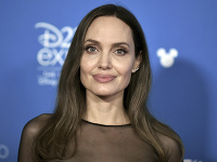 Angelina Jolie očarila mnohých mužov. Angelina Jolie očarila mnohých mužov.
