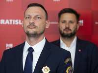 Marek Gajdoš a Matúš Vallo (v pozadí) Marek Gajdoš a Matúš Vallo (v pozadí)