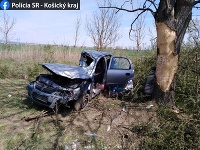 Pri havarovanom aute v Čečejovciach boli nájdené neznáme látky Pri havarovanom aute v Čečejovciach boli nájdené neznáme látky