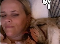 Reese Witherspoon a jej psík Lou