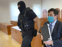Marian Kočner na Špecializovanom trestnom súde v Pezinku. Marian Kočner na Špecializovanom trestnom súde v Pezinku.