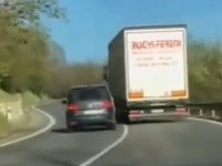 Nebezpečný manéver v obci Demandice Nebezpečný manéver v obci Demandice