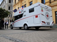 Špeciálne upravený karavan je prvou mobilnou odberovou jednotkou na Slovensku