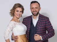 Ondrej Kandráč a Erika sa tešia na príchod tretieho potomka. Ondrej Kandráč a Erika sa tešia na príchod tretieho potomka.