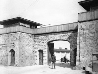 Hlavná brána do tábora