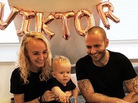 K malému Viktorovi, ktorý na jeseň minulého roka oslávil prvé narodeniny, pribudne súrodenec. 