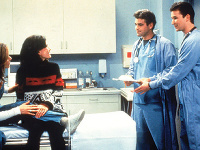 George Clooney ako jeden z lekárov