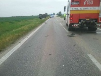 Medzi Komárnom a obcou Iža sa zrazil kamión s dvoma autami