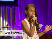 Lucie Bikárová v charitatívnom projekte Talent La Sophia, keď mala len 8 rokov.