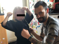 Otec Piers Roberts s dcérkou Scarlett, ktorá bojuje o život Otec Piers Roberts s dcérkou Scarlett, ktorá bojuje o život