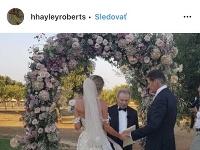 Hayley Roberts a David Hasslhoff na záberoch zo svadby. 