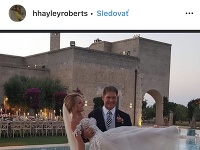 Hayley Roberts a David Hasslhoff na záberoch zo svadby. 