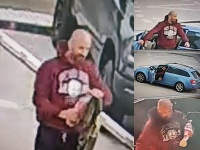 Majiteľ predajne áut, ktorému podpálili tri vozidlá, zverejnil video, na ktorom je zachytený páchateľ. Majiteľ predajne áut, ktorému podpálili tri vozidlá, zverejnil video, na ktorom je zachytený páchateľ.