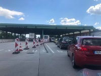 Od stredy sú otvorené hraničné priechody so susednými štátmi. Vrátiť sa však musíte do 48. hodín. Od stredy sú otvorené hraničné priechody so susednými štátmi. Vrátiť sa však musíte do 48. hodín.