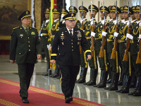 Li Zuocheng (vľavo) Li Zuocheng (vľavo)