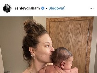 Ashley Graham si úlohu mamičky užíva. 