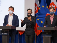 Igor Matovič (vľavo) a člen permanentného krízového štábu zodpovedný za oblasť IT Ján Bučkuliak (vpravo) počas tlačovej konferencie Igor Matovič (vľavo) a člen permanentného krízového štábu zodpovedný za oblasť IT Ján Bučkuliak (vpravo) počas tlačovej konferencie