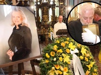 Tri mesiace po smrti Evy Pilarovej sa v Prahe konala zádušná omša.