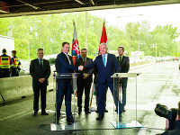 Predseda vlády SR Igor Matovič spolu s maďarským vicepremiérom Zsoltom Semjénom Predseda vlády SR Igor Matovič spolu s maďarským vicepremiérom Zsoltom Semjénom