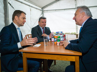 Predseda vlády SR Igor Matovič spolu s maďarským vicepremiérom Zsoltom Semjénom