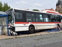 V Slanom havaroval autobus