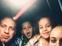 Tina s manželom Separom a deťmi Leom a Anči